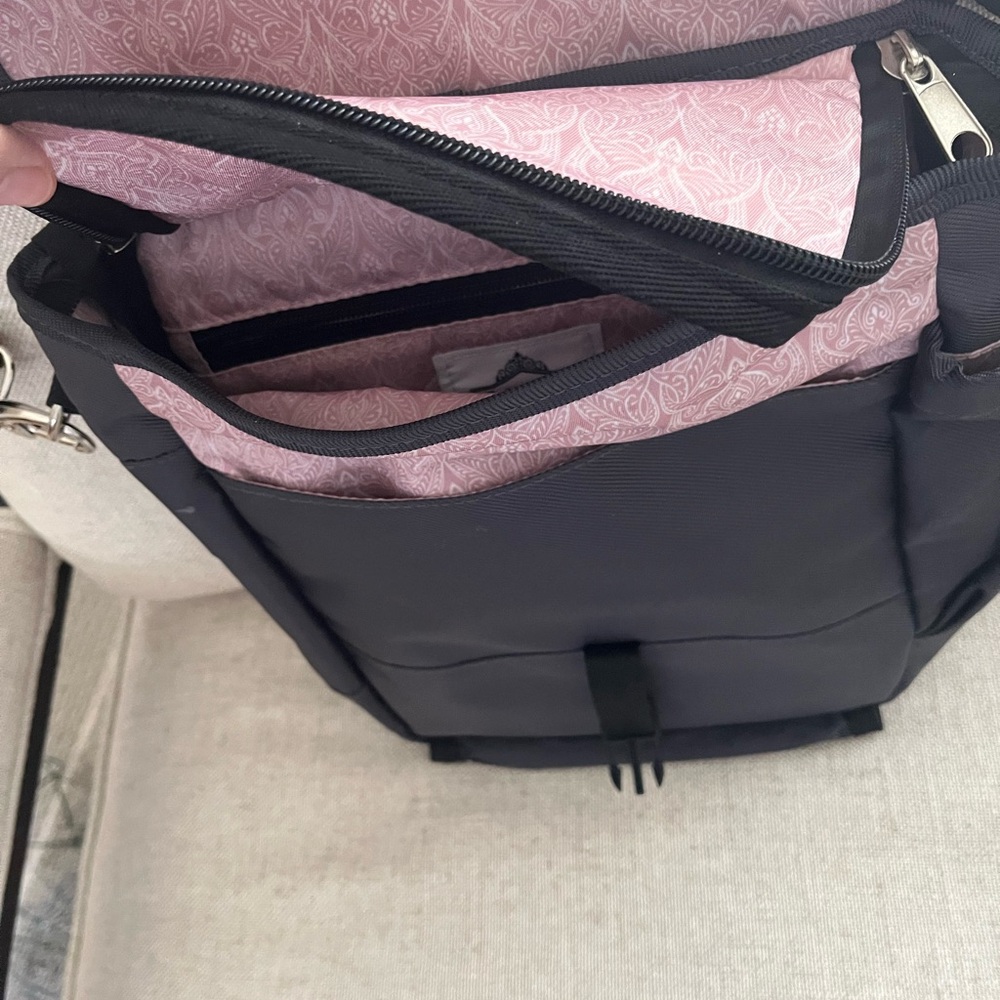 Waterproof messenger bag/backpack never used - image 4